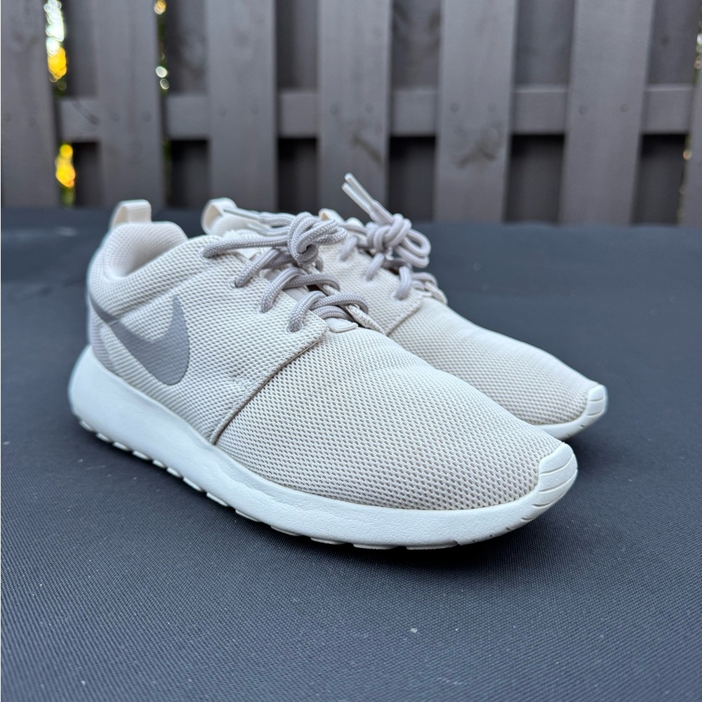 Nike Wmns Roshe One 'Light Orewood Brown'